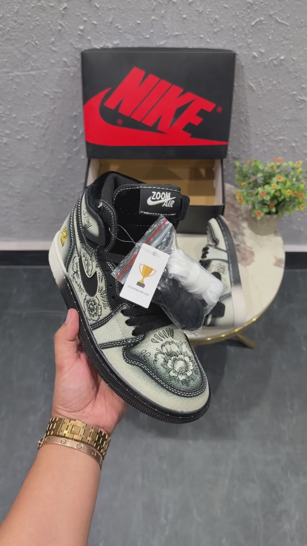 NK AIR JORDANS RETRO 1 MID