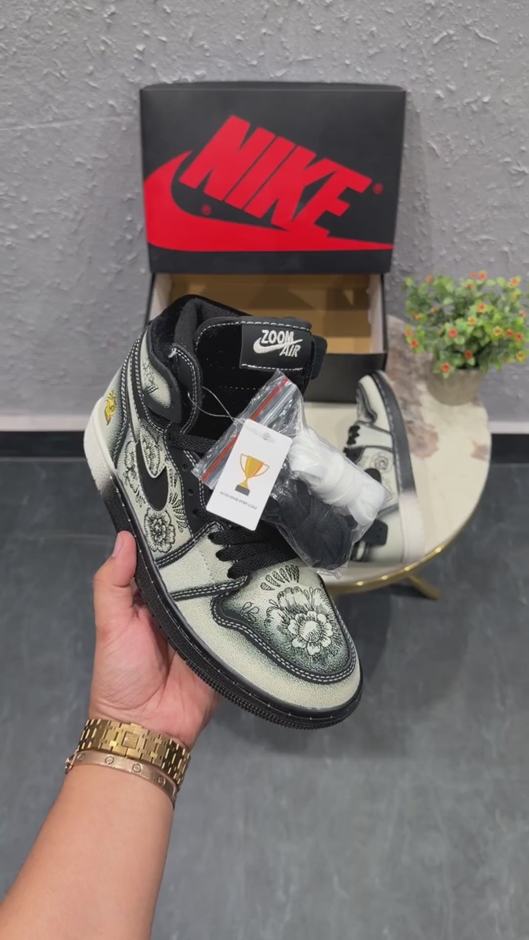 NK AIR JORDANS RETRO 1 MID