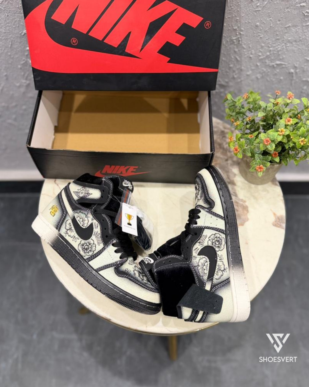 NK AIR JORDANS RETRO 1 MID