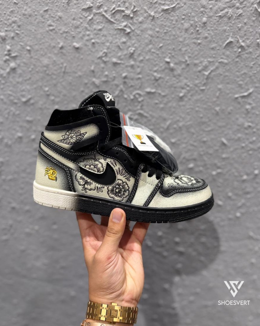 NK AIR JORDANS RETRO 1 MID